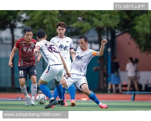 老将重返绿茵场足球明星队伍再聚首展现传奇风采